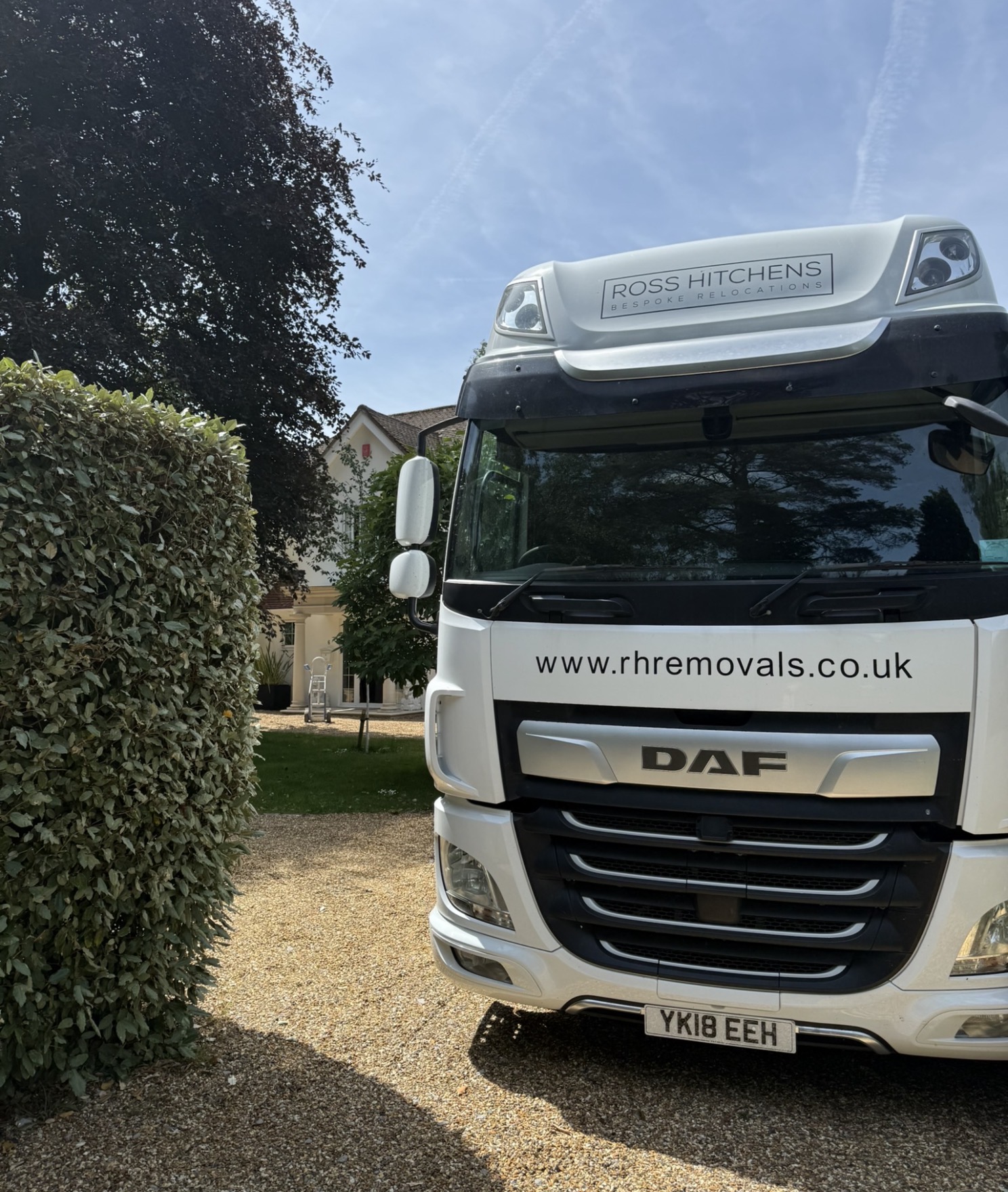 RH lorry on the gravel drive of a large house
